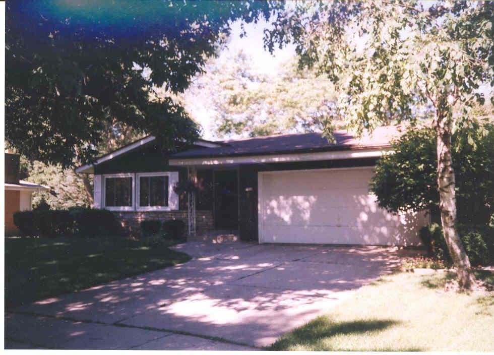5314 Robin Dr., Greendale, WI 53129