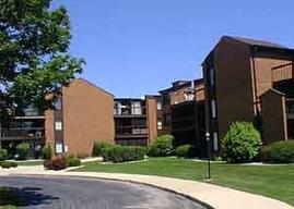 6100 W Stonehedge Dr. #306, Greenfield, WI 53220