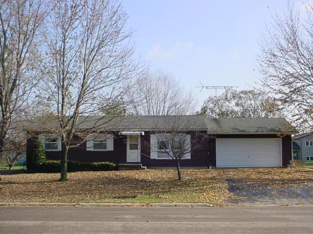 405 Sandy Ln., Elkhorn, WI 53121