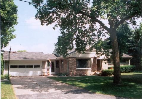 1420 N 120th St, Wauwatosa, WI 53226