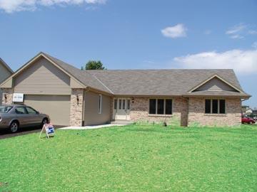 1526 Count Turf Ln., Caledonia, WI 53402