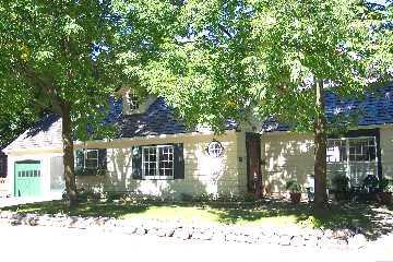 154 Woodland Ln., Oconomowoc, WI 53066