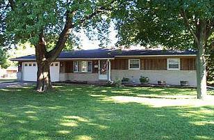 11713 W Woodside, Hales Corners, WI 53130