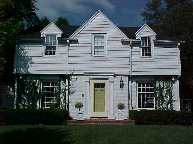 8005 N Santa Monica Blvd., Fox Point, WI 53217