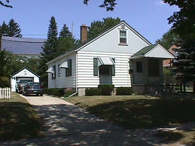 236 Edgewood Ln., West Bend, WI 53095