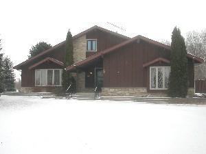 1983 Deerfield Dr., Saukville, WI 53080