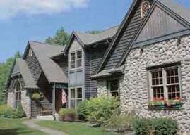 538 Beechwood Dr., Cedarburg, WI 53012