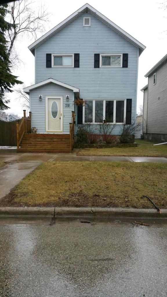 719 Water St, Marinette, WI 54143