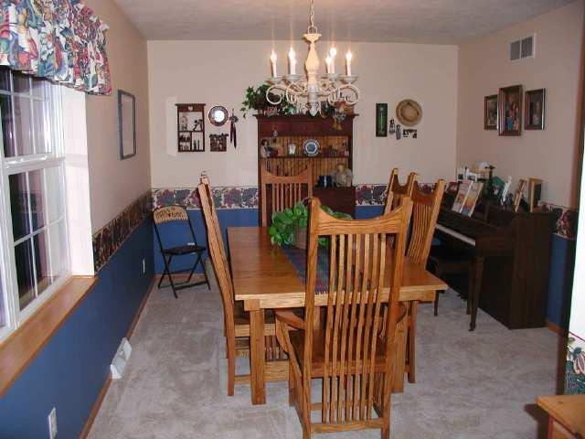 601 Woodbridge Trl, Watertown, WI 53094