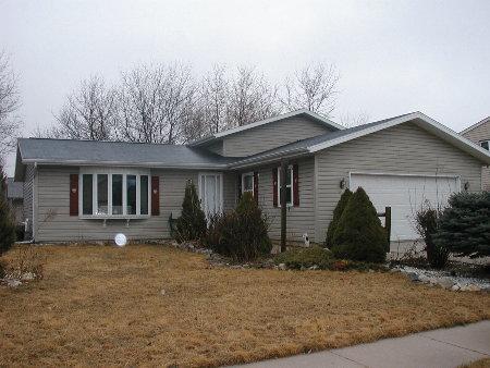 1301 Blue Dahlia Rd, Oconomowoc, WI 53066