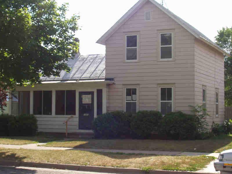 1407 Charles St, La Crosse, WI 54603