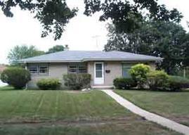 3006 N 121st St., Wauwatosa, WI 53222