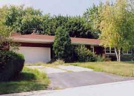 6821 N Seville Ave, Glendale, WI 53209