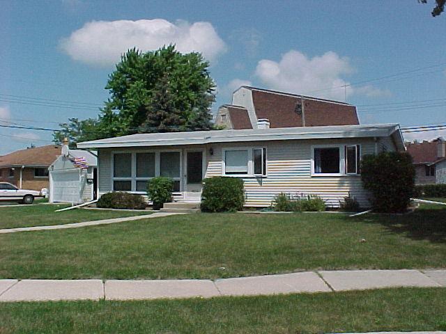 4856 N 108th St, Milwaukee, WI 53225