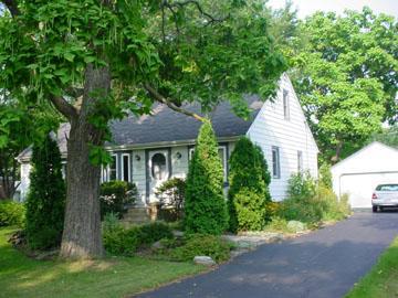 4420 N 106th St., Wauwatosa, WI 53225