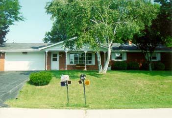 216 Oakview Dr., Slinger, WI 53086