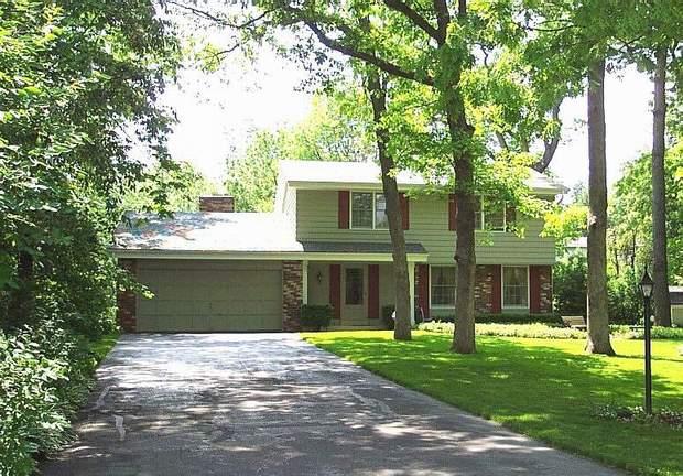 27463 W Rolling Ridge Ct., Pewaukee, WI 53188