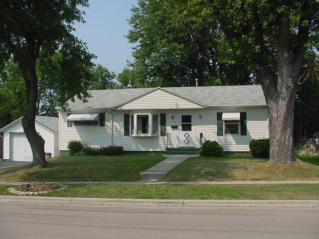114 S Devendorf St, Elkhorn, WI 53121