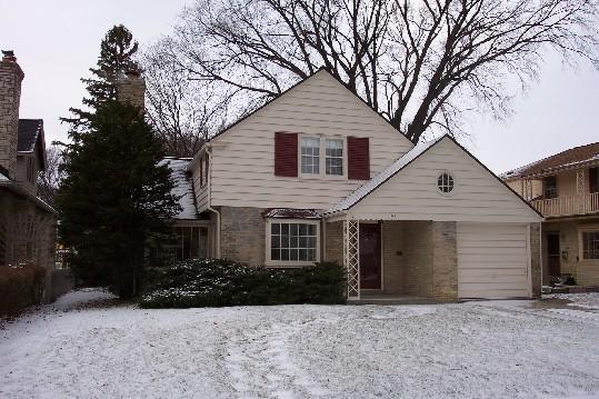 2611 N 89th St., Wauwatosa, WI 53226