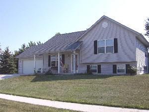 1285 Heather Cir, Oconomowoc, WI 53066