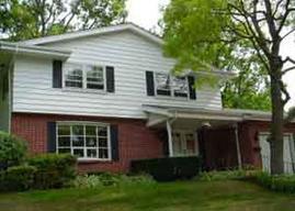 211 Debbie Dr., Waukesha, WI 53186