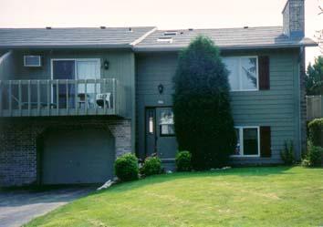 621 Dundee Ln., Hartland, WI 53029