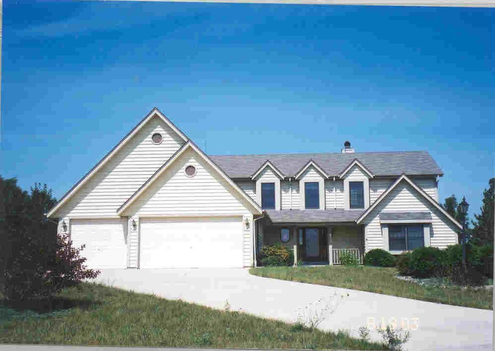 4832 S Hawthorne Dr., New Berlin, WI 53151