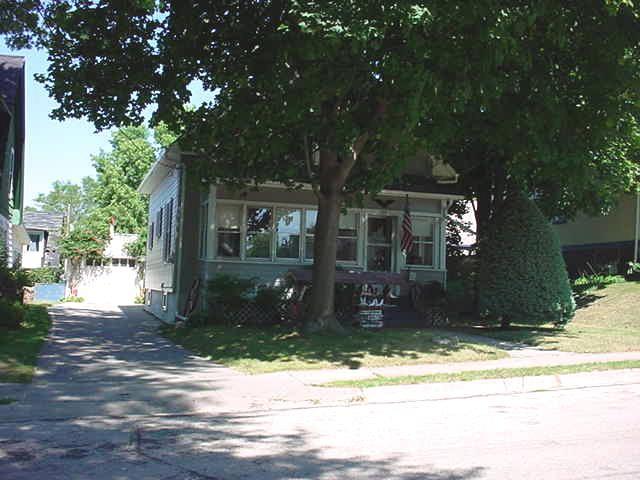 366 Midland Ave., Hartford, WI 53027