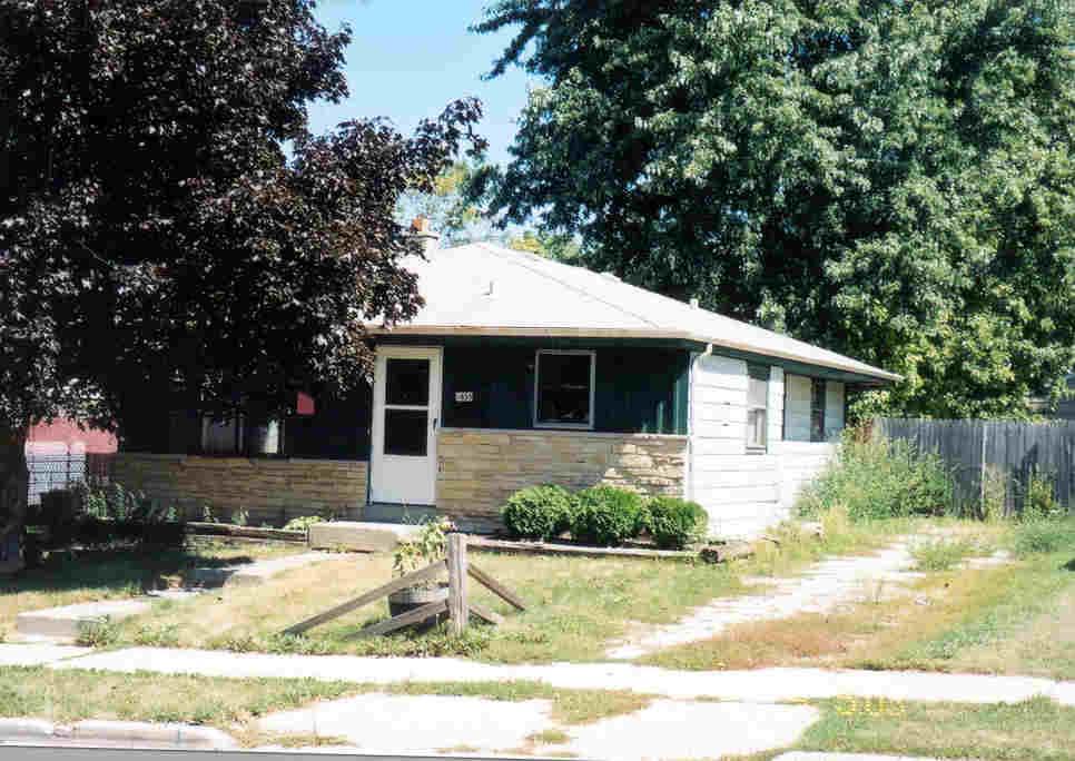 1635 Perry Ave, Racine, WI 53406