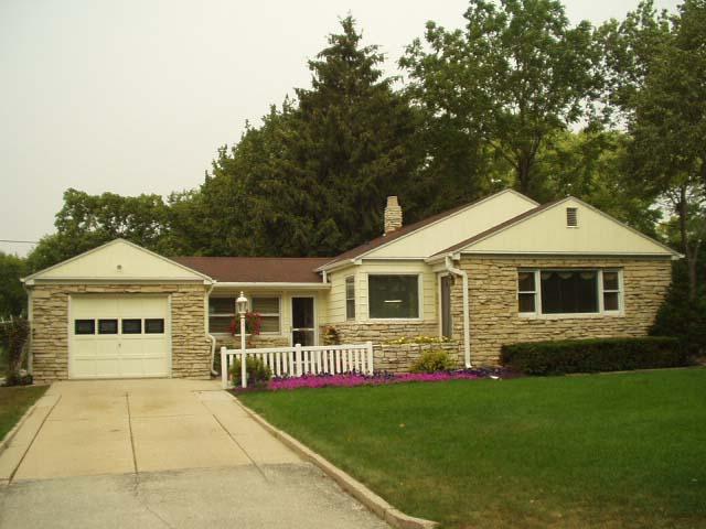 6171 N Willow Glen Ln., Glendale, WI 53209