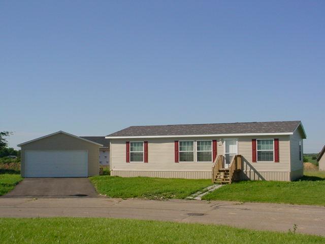 920 Eastown Manor, Elkhorn, WI 53121