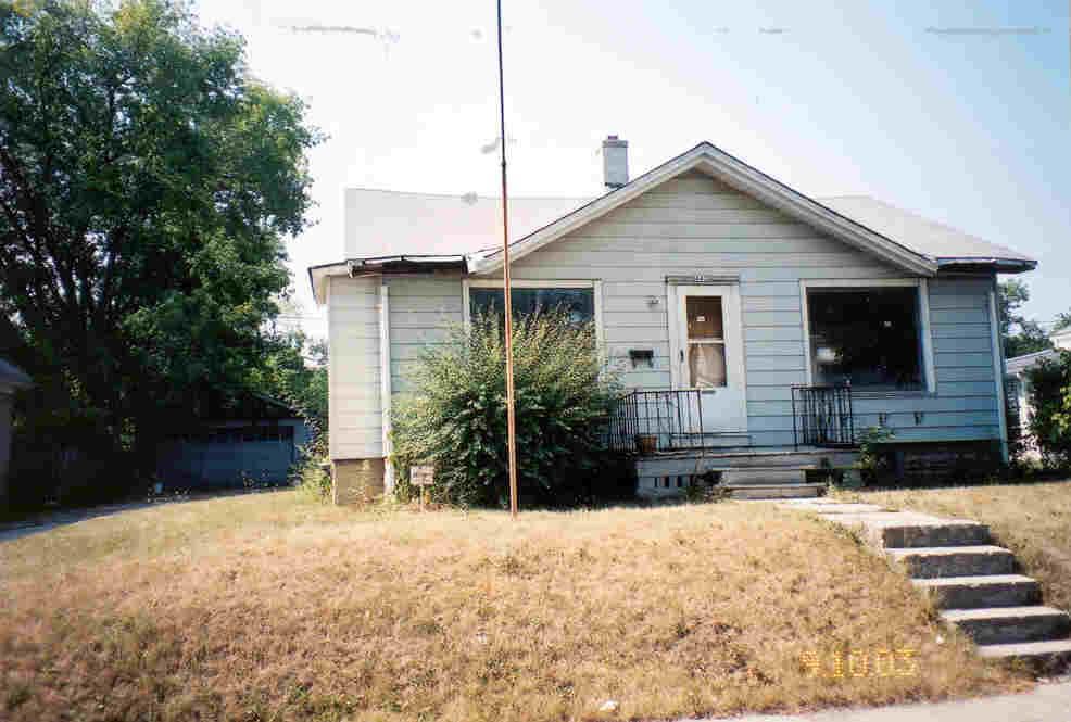 4433 N 37th St, Milwaukee, WI 53209