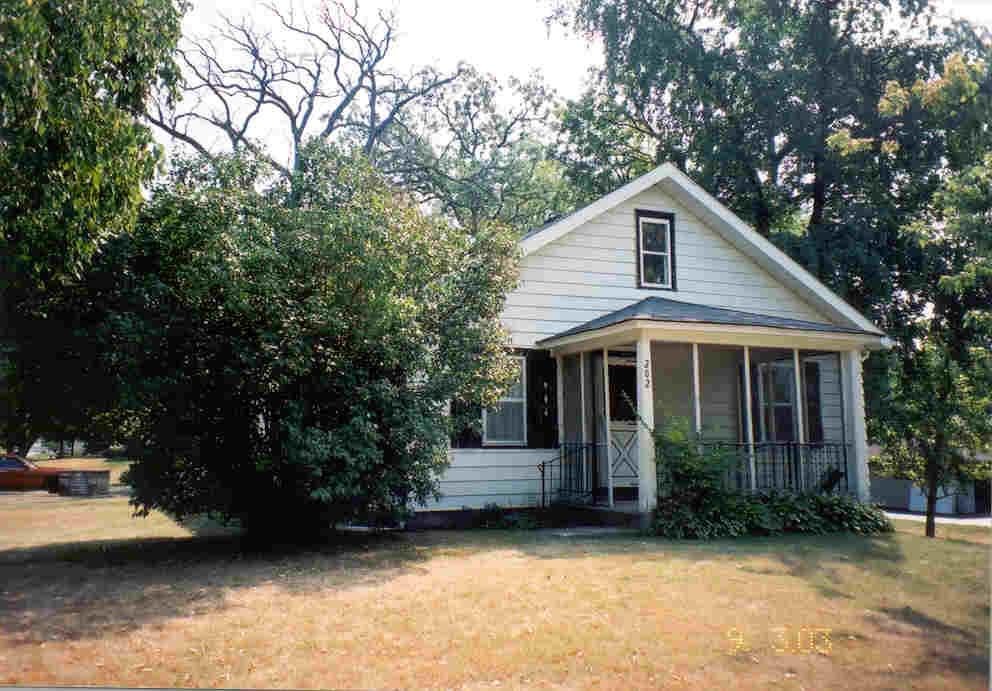 202 Westside Ave., Mukwonago, WI 53149