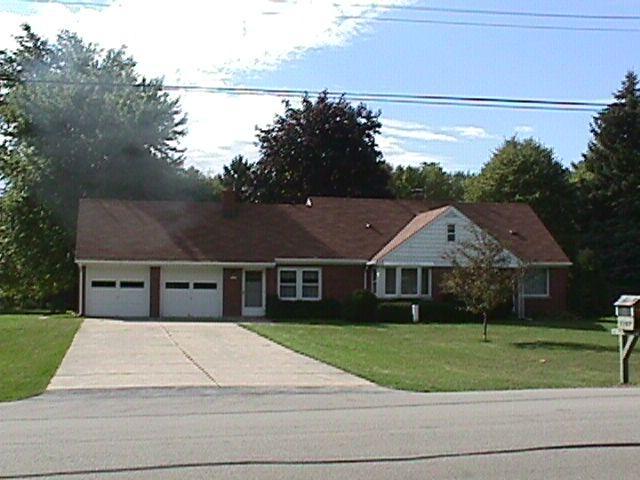 1407 W Homestead Tr., Mequon, WI 53092