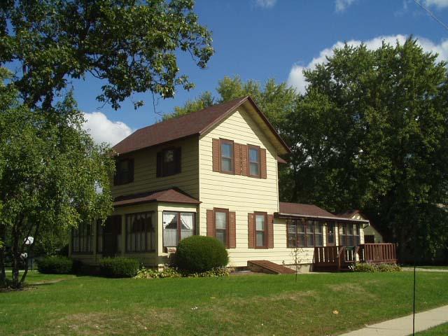 739 S Silver Lake, Oconomowoc, WI 53066