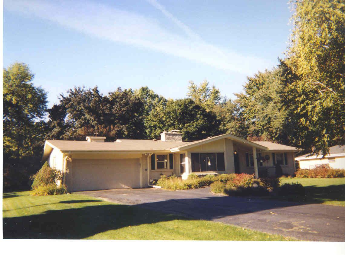 5555 S Monaco Pl., Hales Corners, WI 53130