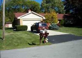 2300 W Daphne Rd, Glendale, WI 53209