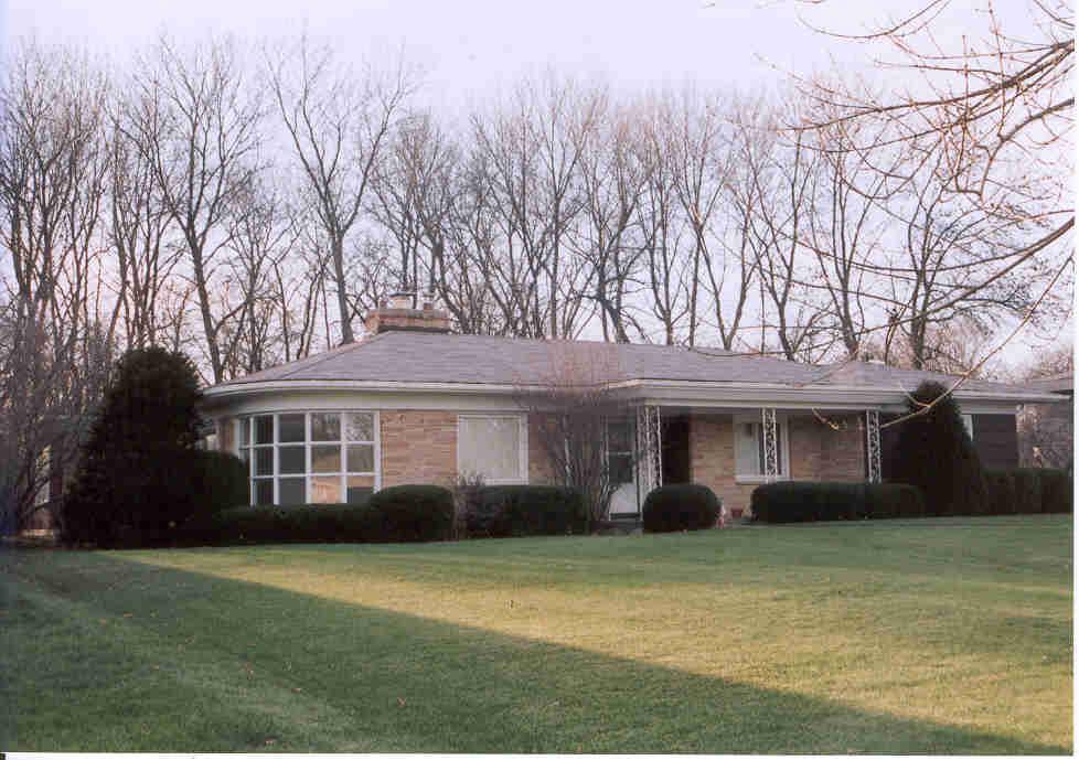 7047 N Crossway Rd, Fox Point, WI 53217