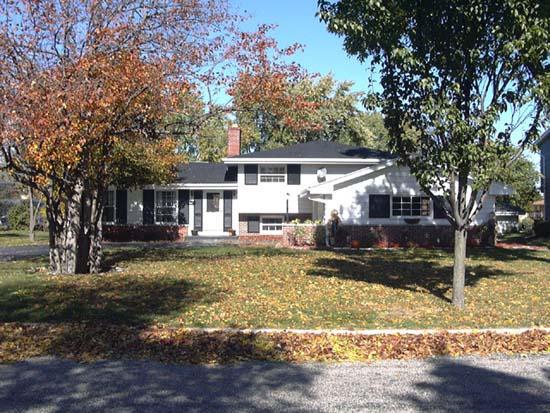 12016 W Hadley St., Wauwatosa, WI 53222