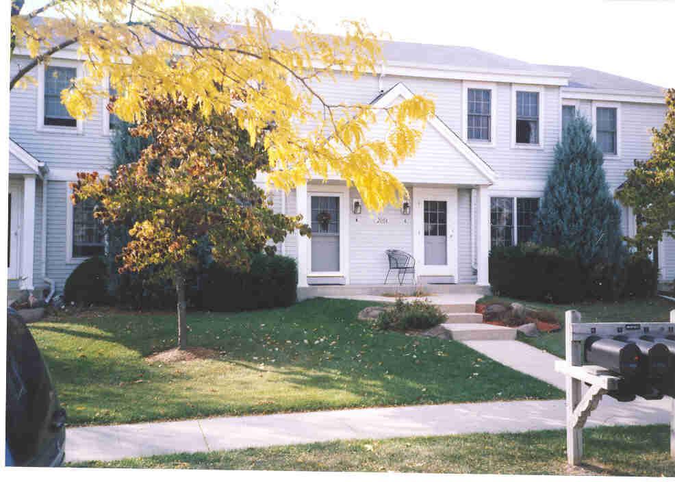 2004 Cliff-alex Ct. #B, Waukesha, WI 53189