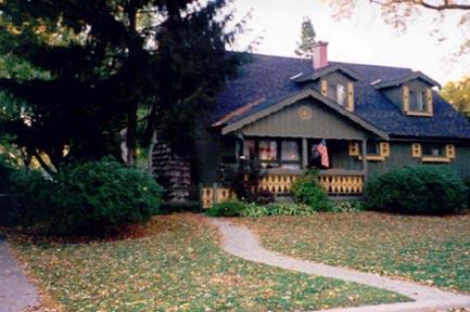 418 E Oak St., Oconomowoc, WI 53066