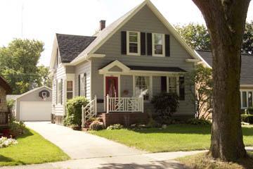 519 E Hampton Rd, Whitefish Bay, WI 53217