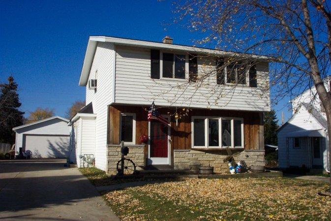 2935 S 90th, West Allis, WI 53227