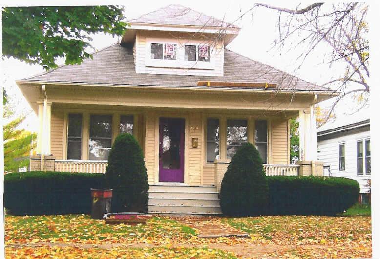 2218 Saint Claire St, Racine, WI 53402