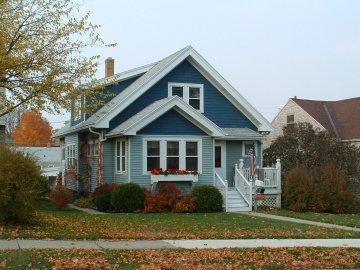 2141 S 87th St, West Allis, WI 53227