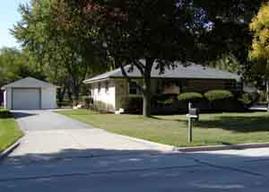 4559 N 100th St., Wauwatosa, WI 53225