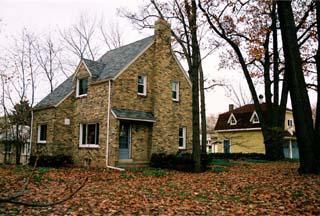 4156 N 97th St, Wauwatosa, WI 53222