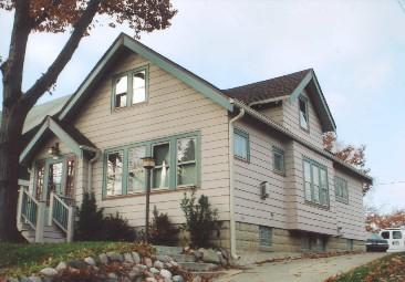 6820 W Lloyd St., Wauwatosa, WI 53213