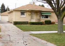 2418 Monroe Ave, Racine, WI 53405