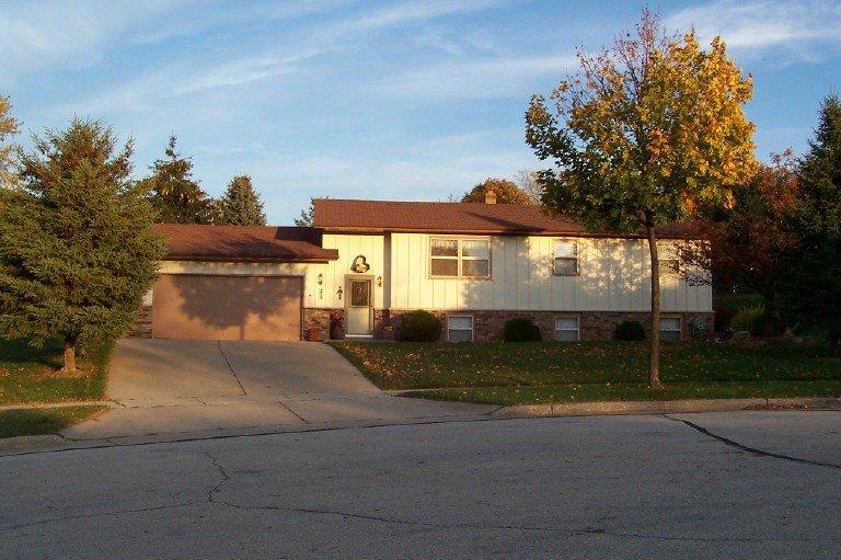 805 Jenny Ct., Waukesha, WI 53188